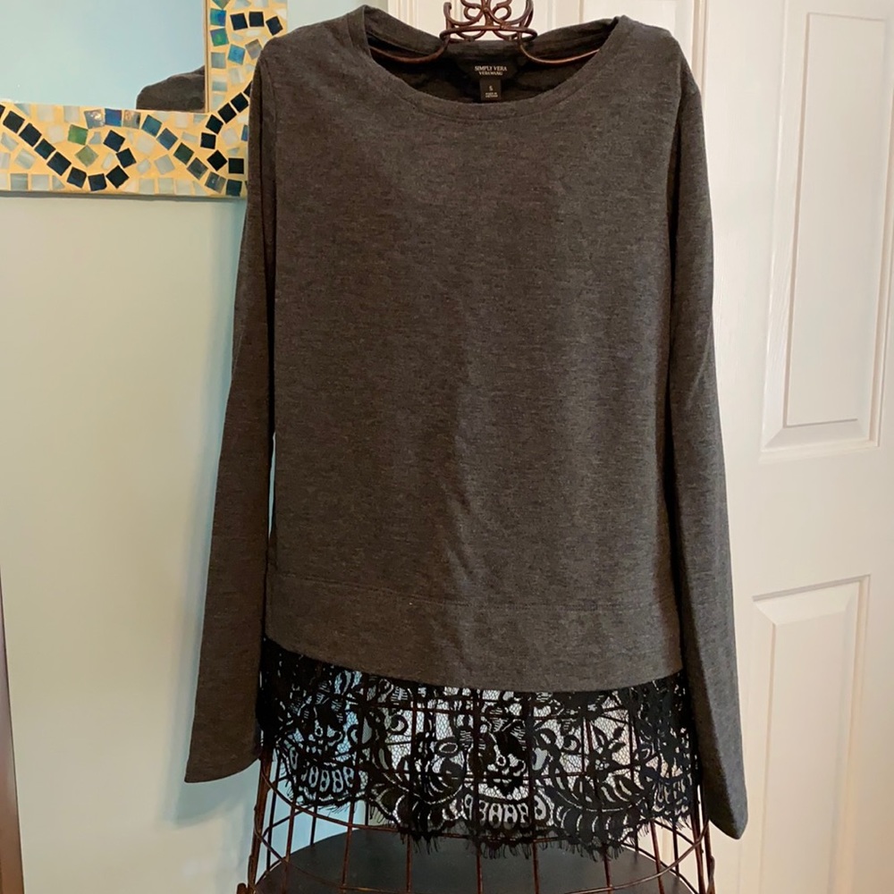 Simply Vera Knit Top w/lace NWOT